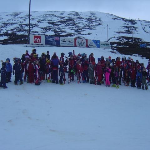 Frá verðlaunaafhendingu í stórsvigi 10 ára og yngri, allir 60 þátttakendurnir fengu verðlaunapening.