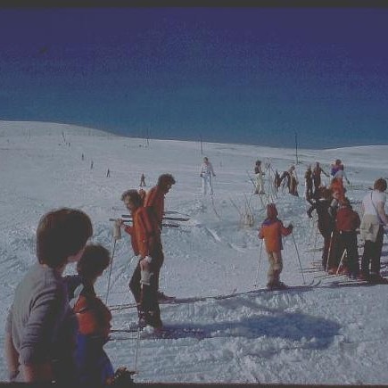 Í blíðviðri við spjaldalyftuna.