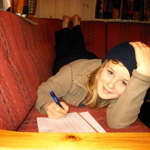 Dagný í skemmtilegri stellingu að læra sem virkaði mjög vel