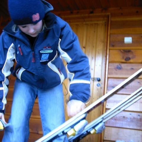 Dagný að brýna stórsvigsskíðin sín