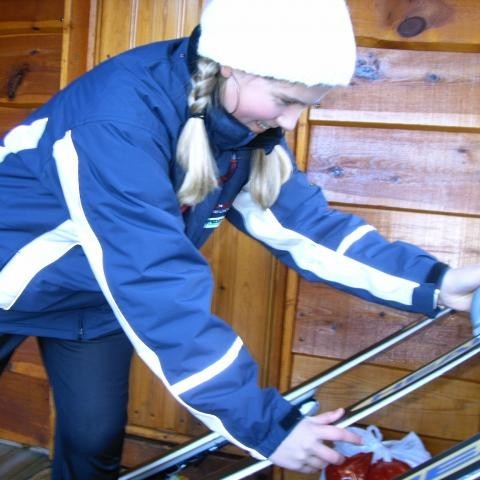 Þorbjörg skemmtir sér vel við að brýna í fyrsta skipti