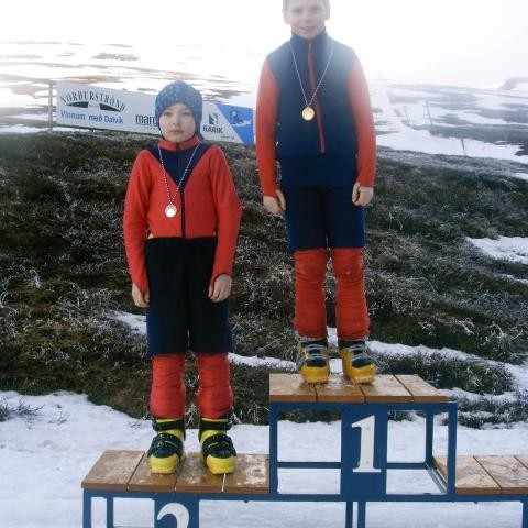 Sigurvegarar í svigi 4.-5.bekkjar: 1.Jón Bjarni og 2.Ari