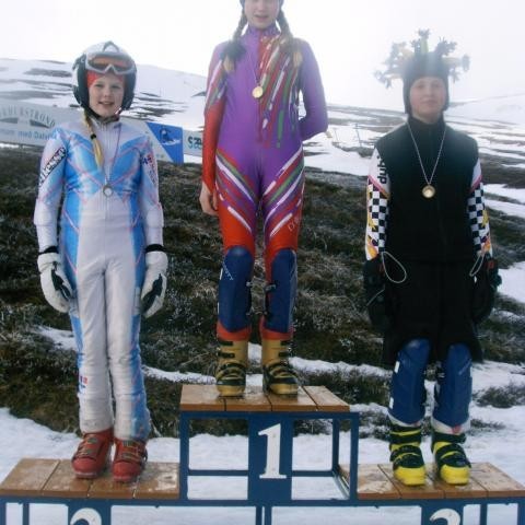 Sigurvegarar í svigi 6.-7.bekkjar: 1.Brynja, 2.María og 3.Aldís