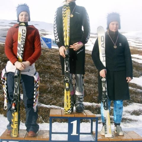 Sigurvegarar í svigi 8.-9.bekkjar: 1.Anna Margrét, 2.Sóley og 3.Þorbjörg