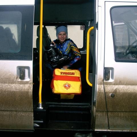 Kristján að pakka skónum sínum