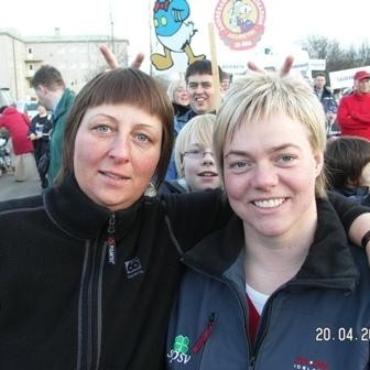 Habba og Arna hörkukvendi en þær eru í foreldrafélaginu og kepptu alla helgina í blaki, algjörir orkuboltar