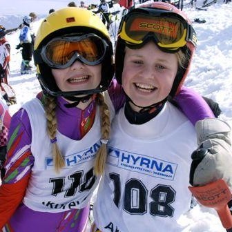 Brynja og Aldís í svaka stuði