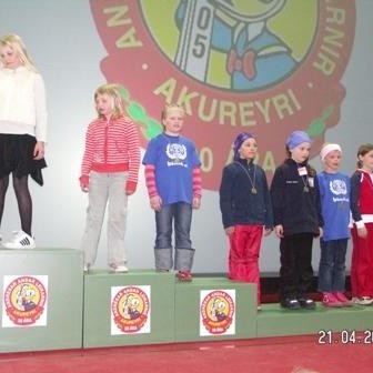 Sóla og Ásdís á palli á fimmtudeginum