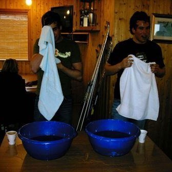 Eitt af skemmtiatriðum kvöldsins þar sem Snorri Páll og Dandi voru nærri drukknaðir í bölunum ;-)