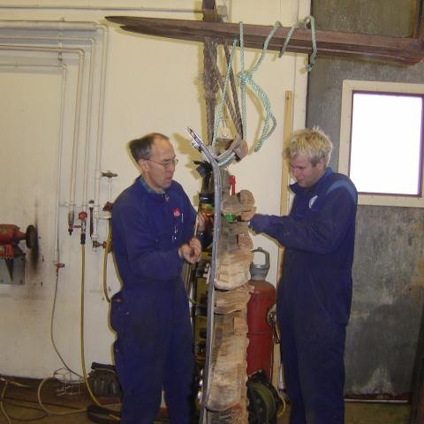 Þeir félagar hafa báðir komið við sögu í snjókerfinu, Pétur hefur verið allan tíman í fjallinu þangað til á föstudag en Guðmundur hefur leyst Jóhannes af í suðuvinnunni.