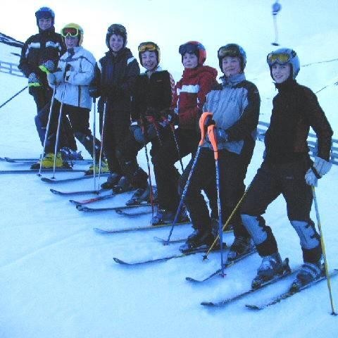 Hluti 6.bekkjar og eldri á svigæfingu í efri lyftunni 3.mars.