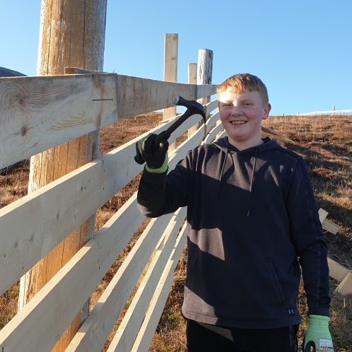 Brynjólfur Máni i snjógirðingarvinnu