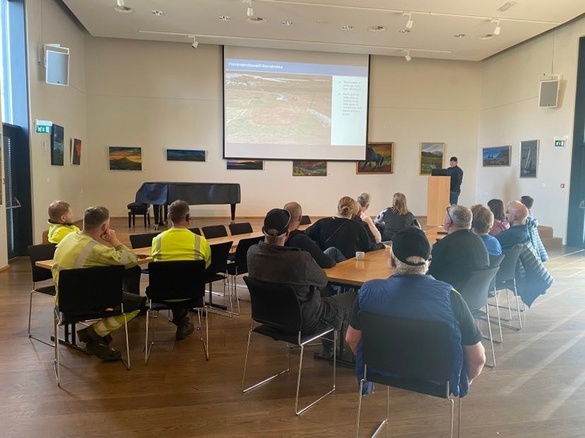 Flottur fundur um landmótun í Barnabrekku.