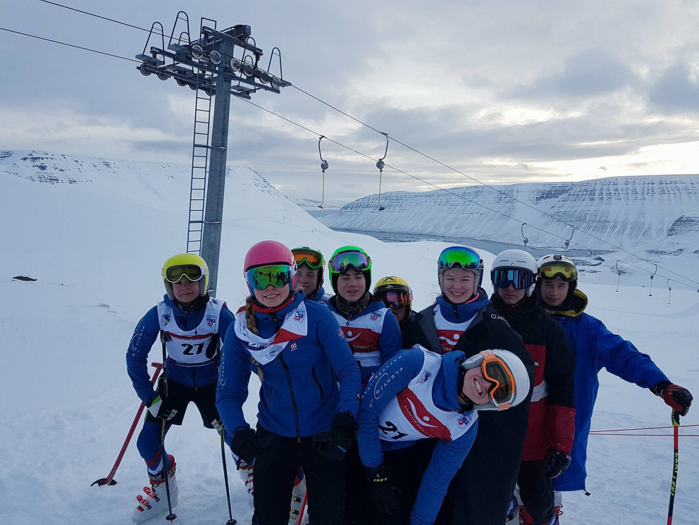 Liðsandinn hefur verið framúrskarandi hjá krökkunum í allann vetur, hér er 14-15 ára hópurinn á UMÍ …