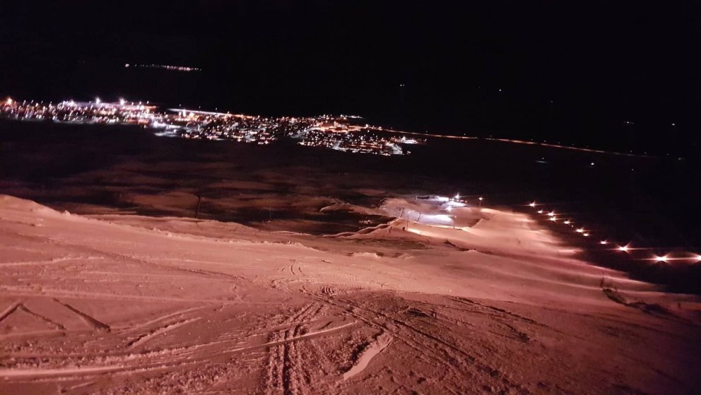 Aðstæður voru hinar bestu til kvöldskíðunar.