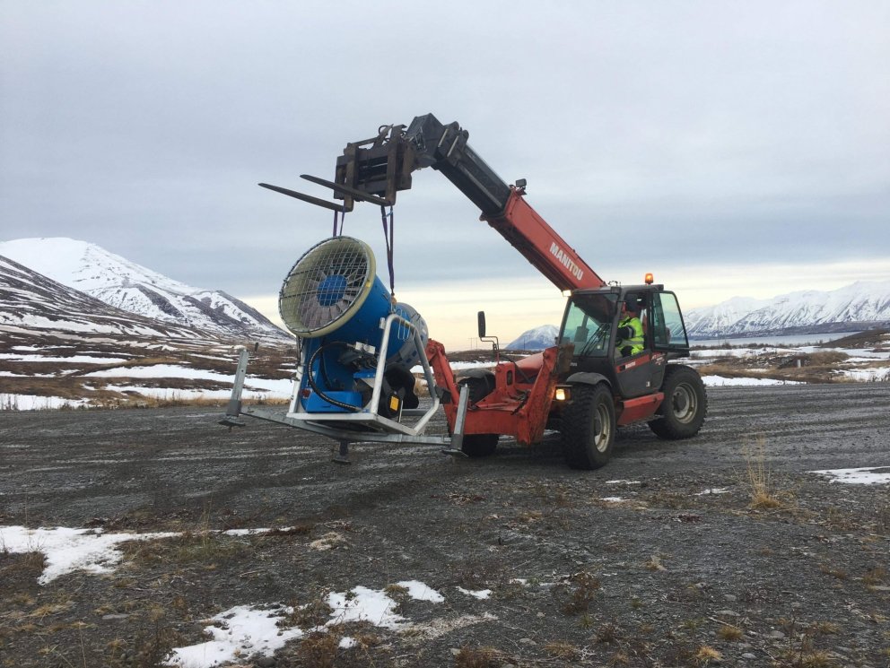Byssurnar fluttar af sumardvalastað upp í fjall