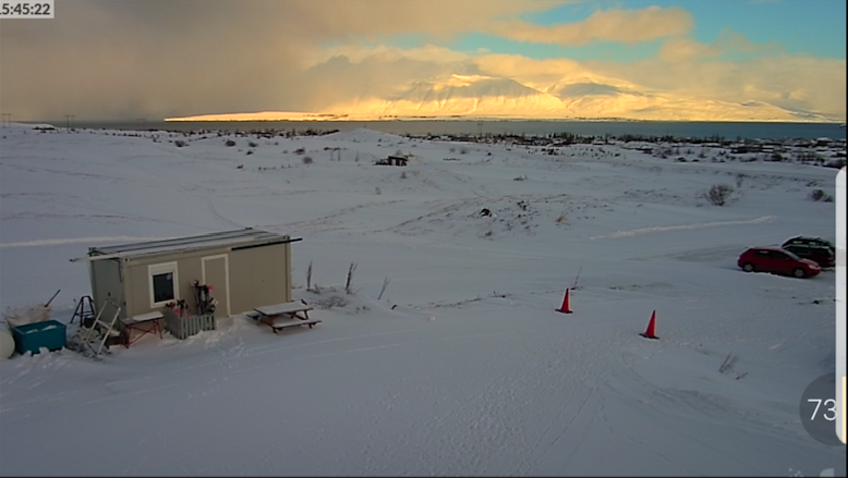 Sýnishorn úr myndavél sem snýr til norðurs og á eftir að koma inn.