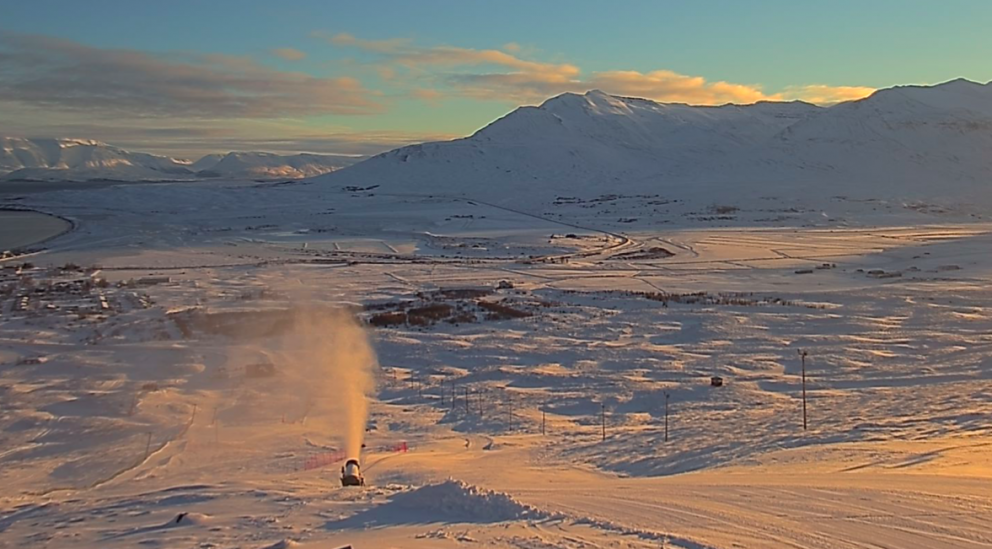 Snjókerfið hefur mallað síðastliðna sólarhringa, enda aðstæður góðar til framleiðslu meðan ekki snjó…