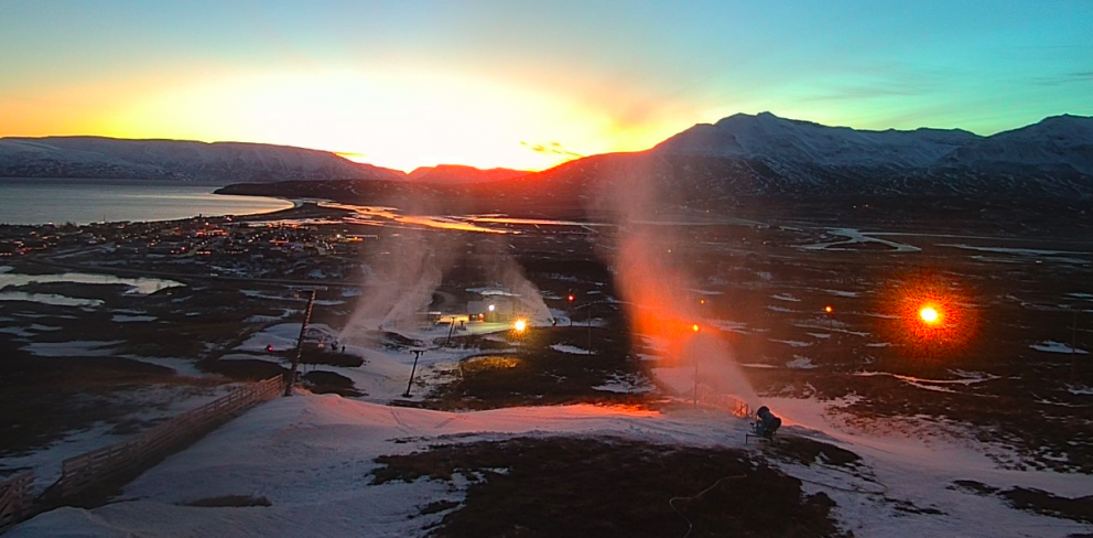 Prufukeyrsla á snjóbyssunum.