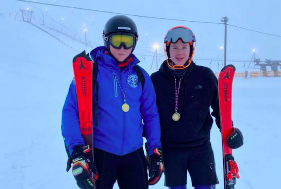 Brynjólfur(tv) og Torfi (th) eftir fyrsta FIS mót vetrarins í Bláfjöllum