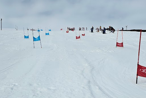 Það voru frábærar aðstæður í fjallinu á annan dag páska.