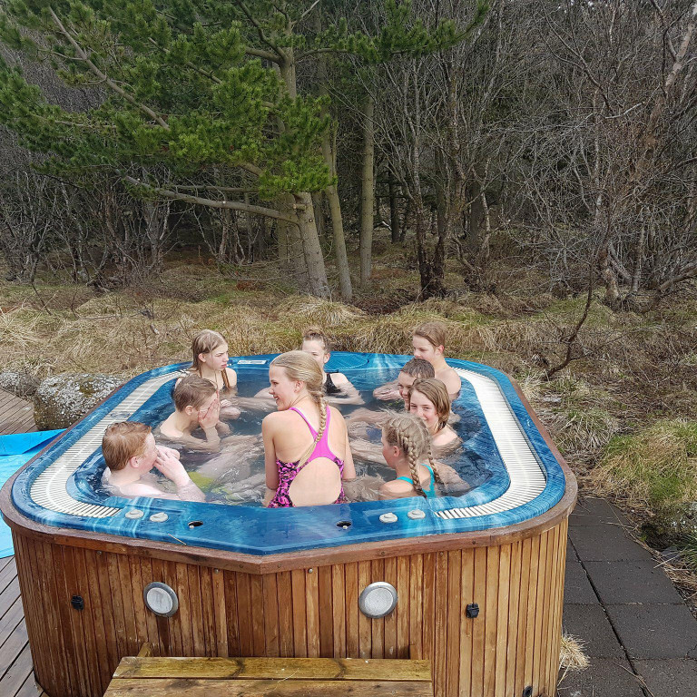 Slakað á eftirr 250 km hjólreiðar og ruslatínslu.