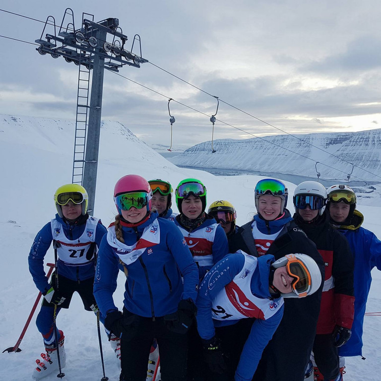 Liðsandinn hefur verið framúrskarandi hjá krökkunum í allann vetur, hér er 14-15 ára hópurinn á UMÍ …