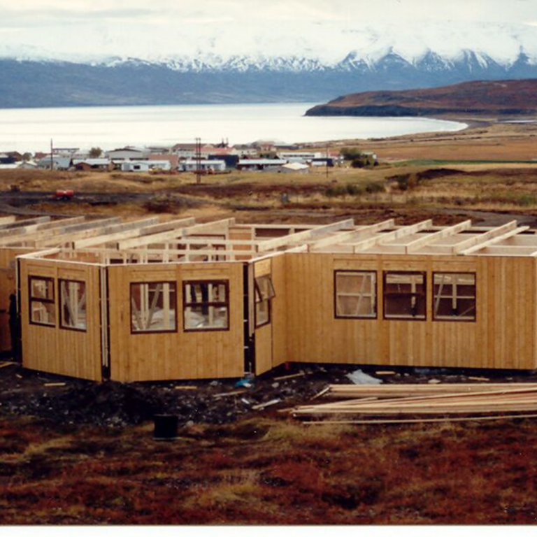 Brekkusel í byggingu.