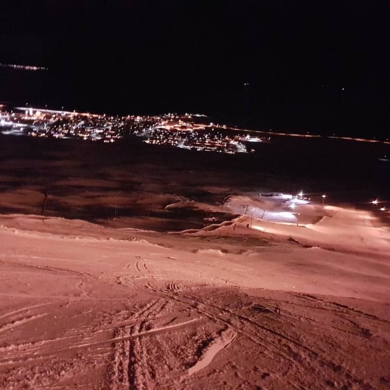 Aðstæður voru hinar bestu til kvöldskíðunar.