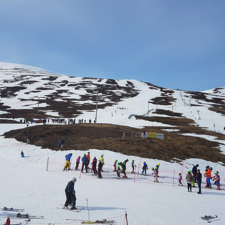 Yngsta kynslóðin spreytti sig í þrautabraut og fékk páskaegg að loknu móti.