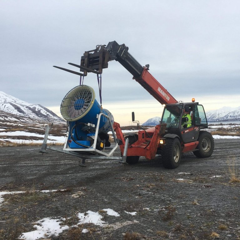 Byssurnar fluttar af sumardvalastað upp í fjall