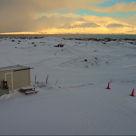 Sýnishorn úr myndavél sem snýr til norðurs og á eftir að koma inn.