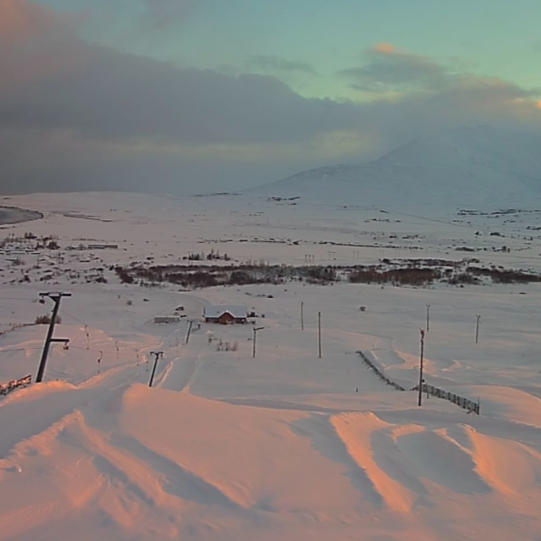 Fjallið leit dásamlega út í morgun-roðanum á dag.