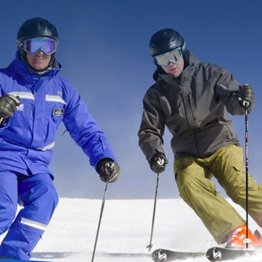 Að skíða er góð líkamshreyfing fyirr alla - stóra og smáa.