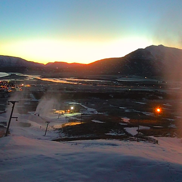 Snjóframleiðsla í fullum gangi.