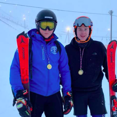 Brynjólfur(tv) og Torfi (th) eftir fyrsta FIS mót vetrarins í Bláfjöllum