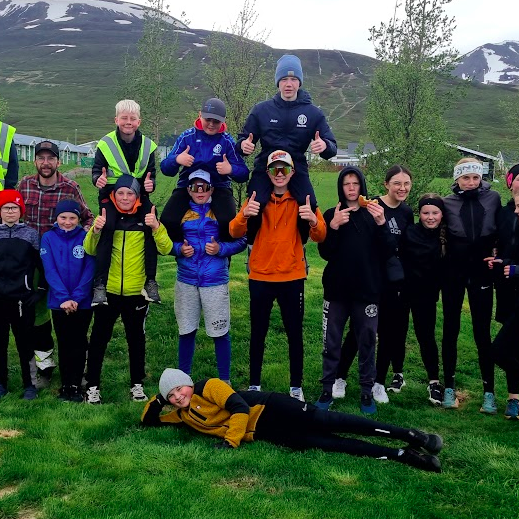 Hópurinn í lok dags ásamt þjálfara sínum. Á myndina vantar nokkra sem þurftu frá að hverfa áður en m…