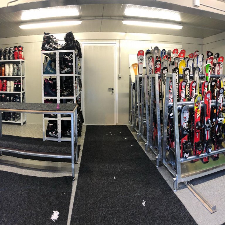 Allt á sínum stað í nýju aðstöðunni.