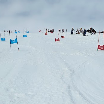 Það voru frábærar aðstæður í fjallinu á annan dag páska.